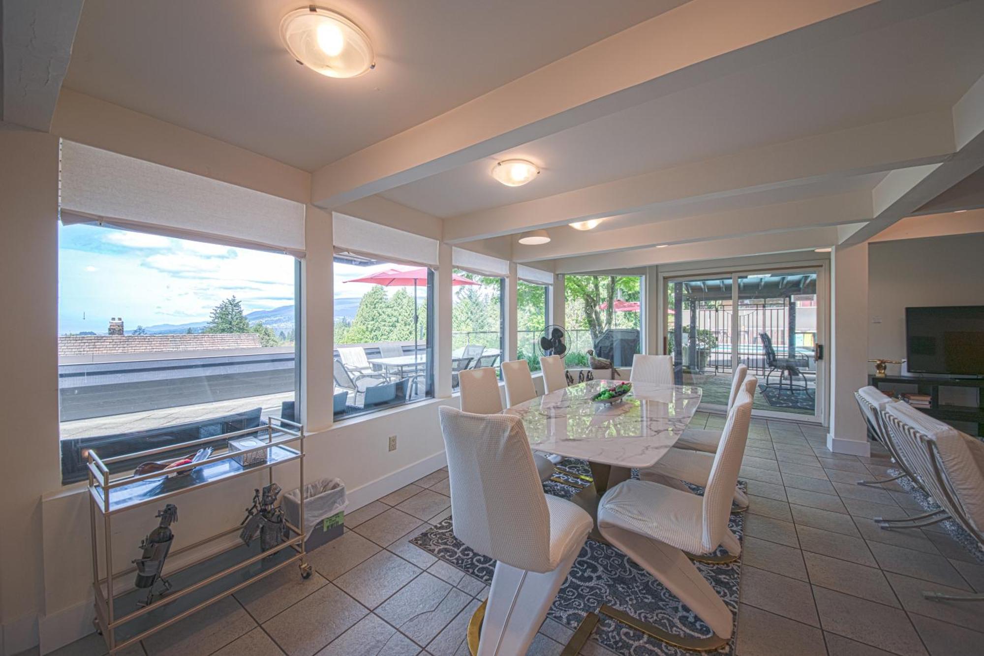 Cypress: Private Bedroom/Bathroom/Office, With Shared Pool, Hot Tub North Vancouver Ngoại thất bức ảnh