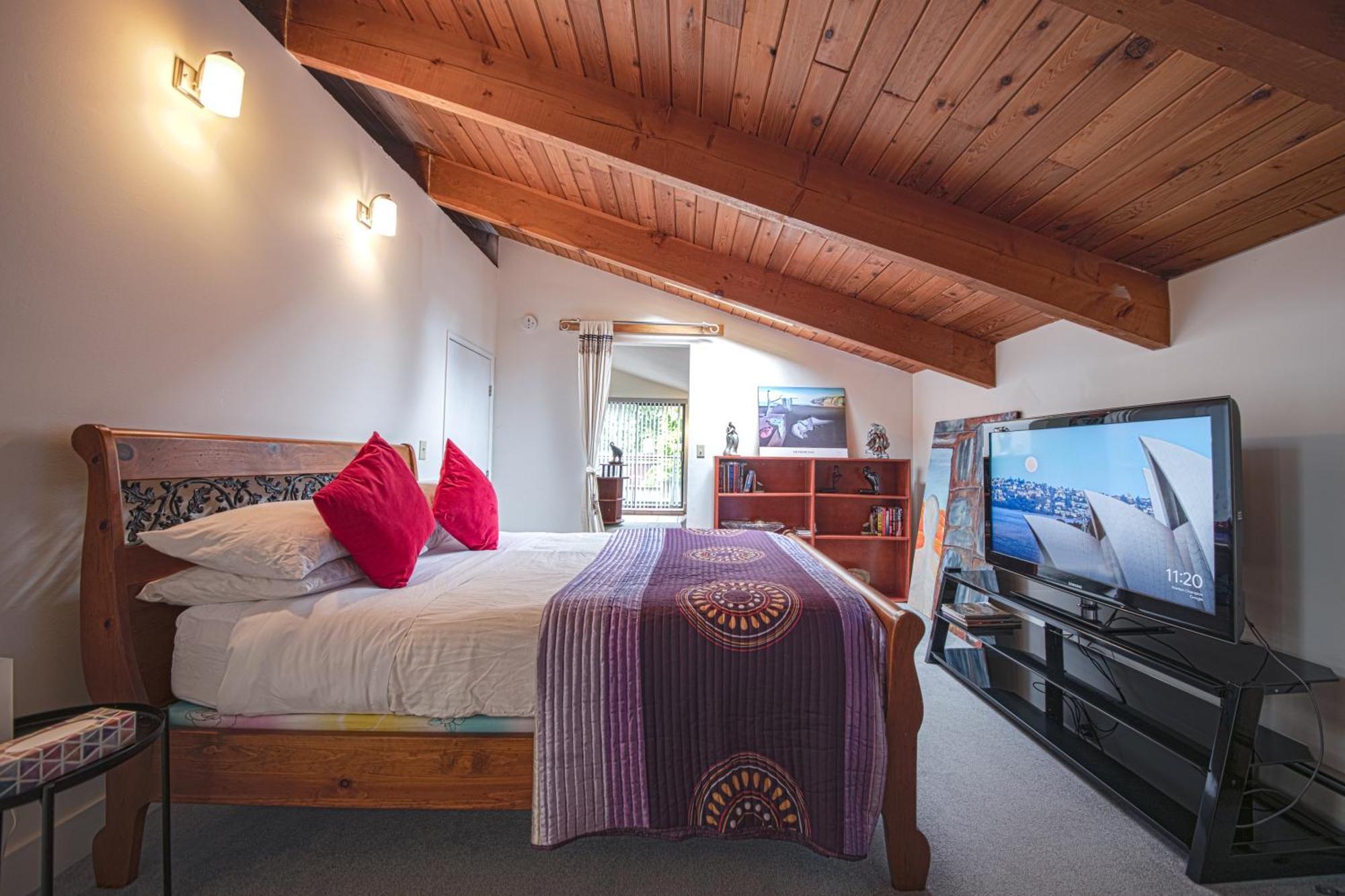 Cypress: Private Bedroom/Bathroom/Office, With Shared Pool, Hot Tub North Vancouver Ngoại thất bức ảnh