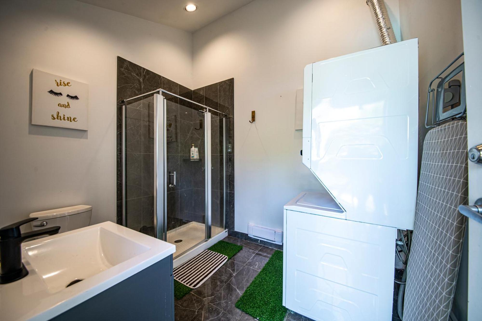Cypress: Private Bedroom/Bathroom/Office, With Shared Pool, Hot Tub North Vancouver Ngoại thất bức ảnh