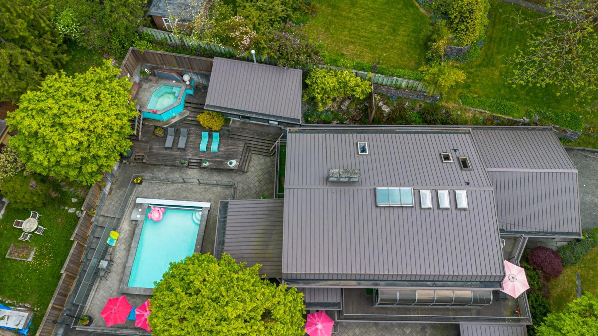 Cypress: Private Bedroom/Bathroom/Office, With Shared Pool, Hot Tub North Vancouver Ngoại thất bức ảnh
