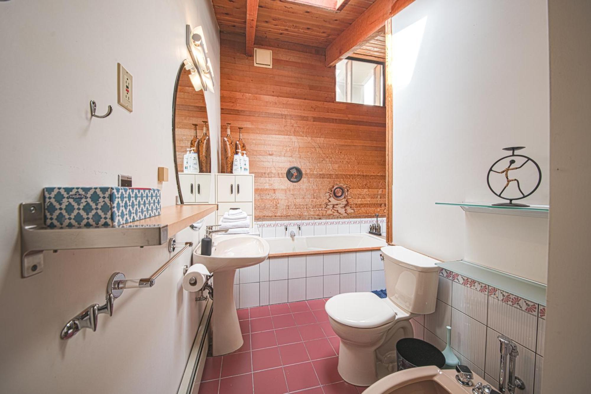 Cypress: Private Bedroom/Bathroom/Office, With Shared Pool, Hot Tub North Vancouver Ngoại thất bức ảnh